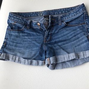 Jean shorts cuffed